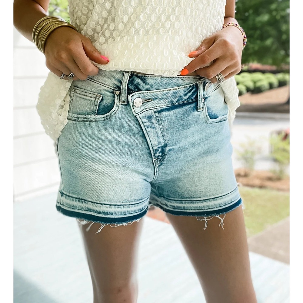 Risen Jeans Women Crossover Waist Light Wash Denim Shorts Frayed Hem